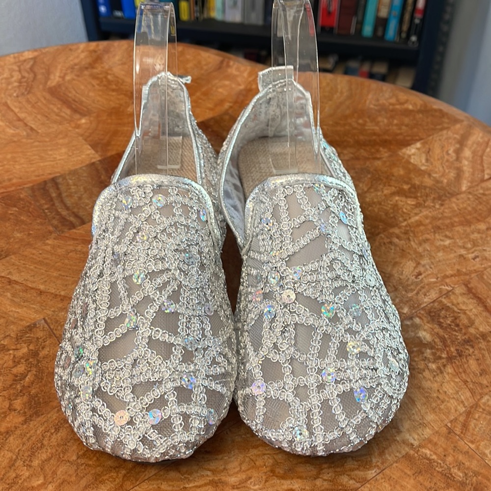NWT  YASIRUN | Silvertone Sequin-Accent Mesh Loafer Dress Them Up or Down  ZL840